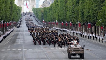 Francia celebra el Día de la Bastilla con un tradicional desfile militar, con Zelensky como invitado de honor y un amplio respaldo a Ucrania