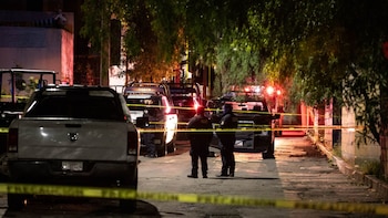 Atacan con explosivo instalaciones de