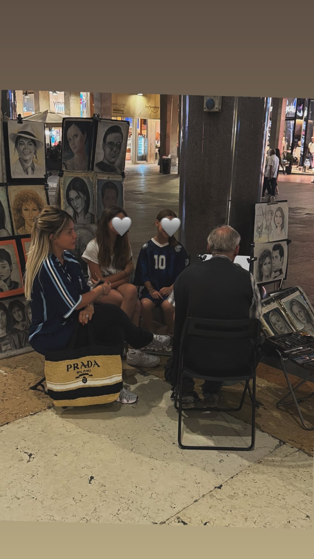 Wanda y las pequeñas posaron para un artista callejero