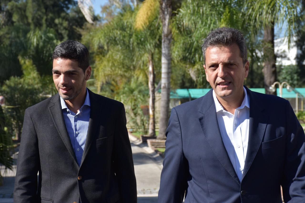 Sergio Massa y Carlos Acuña hijo