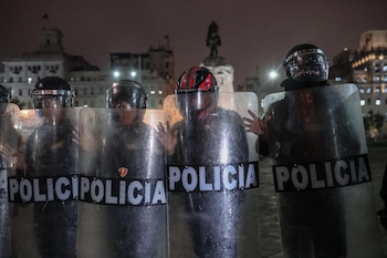 Efectivos policiales cercaron la Plaza