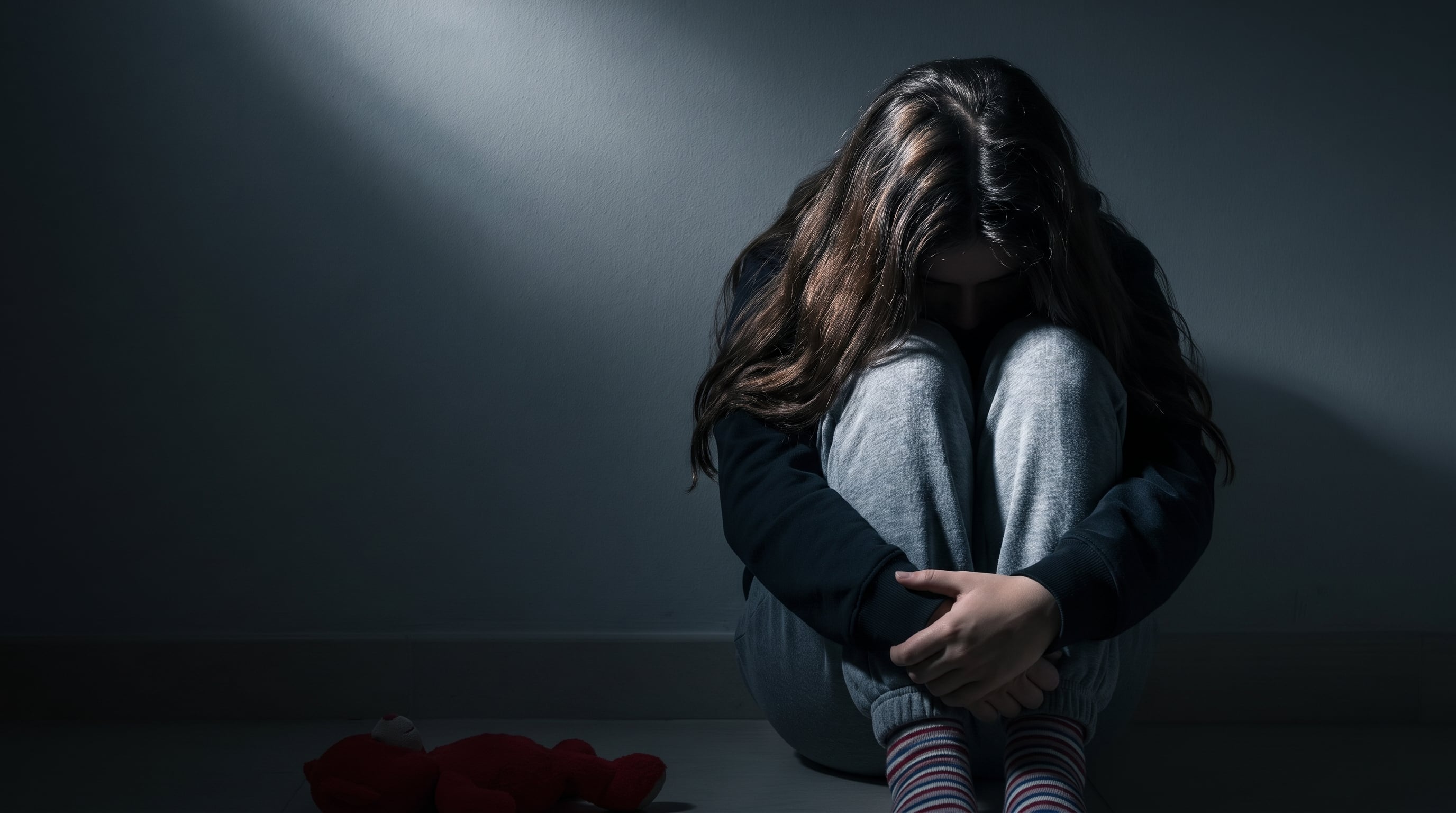 Un juzgado civil de La Plata condenó a un hombre a indemnizar a su hija con más de 30 millones de pesos por la ausencia afectiva durante su desarrollo. (Imagen Ilustrativa Infobae)