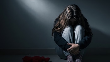 Madre y padrastro reciben condena por abusos sexuales a una adolescente en El Salvador