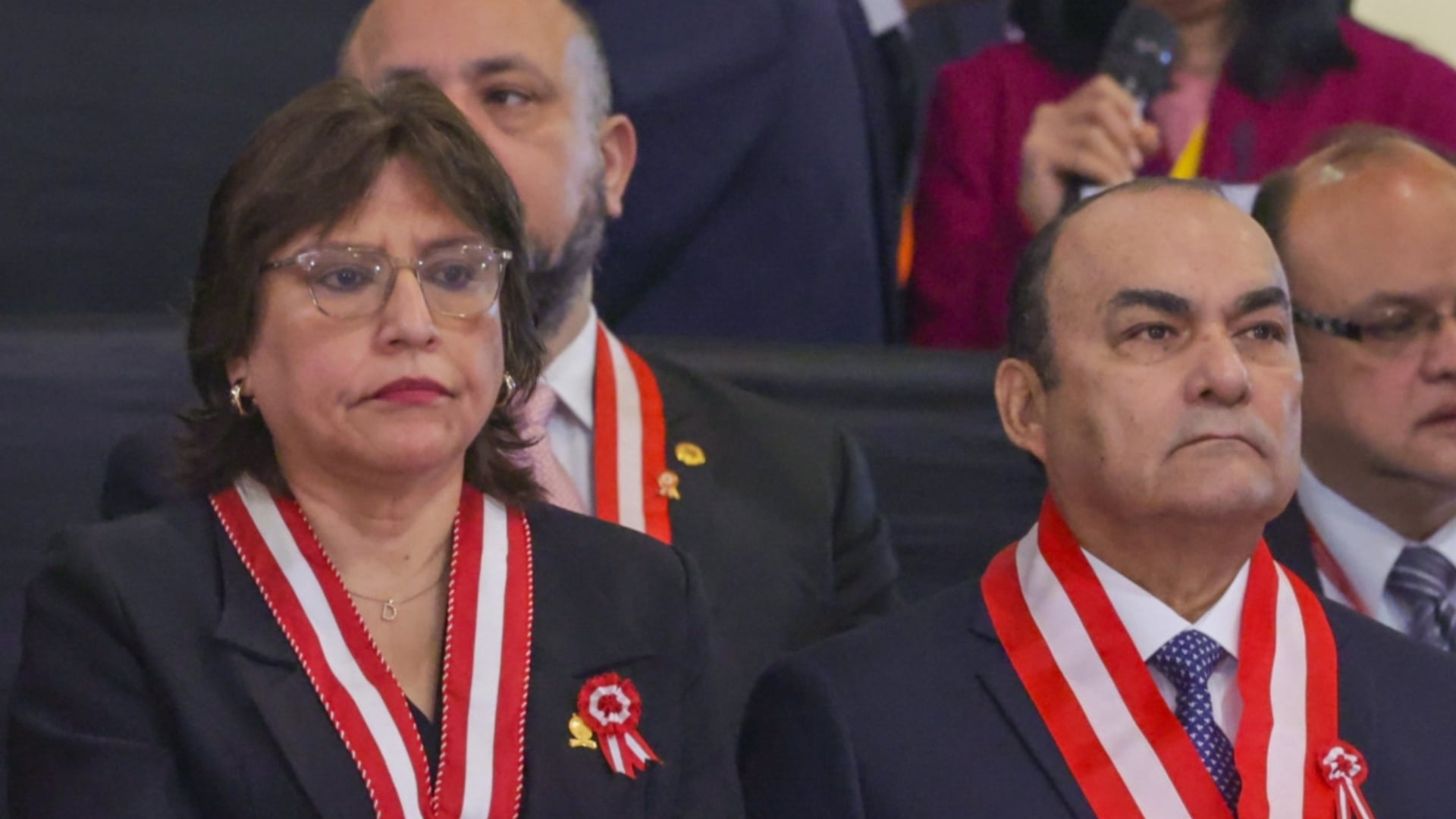 Delia Espinoza y Gino Ríos fueron ubicados uno al lado del otro en las ceremonias de Fiestas Patrias.