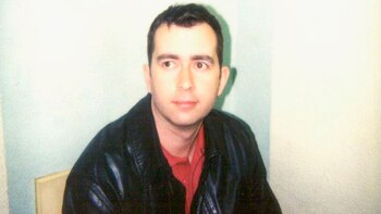 Robert Hendy-Freegard posa para la