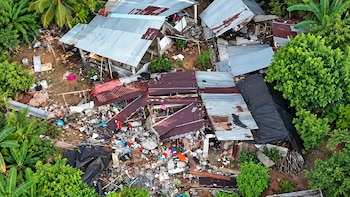 Damnificados por el terremoto en Panamá bloquean una carretera mientras el Gobierno asegura que distribuye ayuda