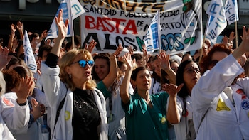 Tercera semana de huelga médica: los sindicatos exigen la intervención de Pedro Sánchez tras las nuevas “prioridades políticas” de Mónica García