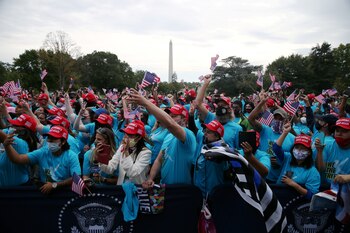 Cientos de seguidores respaldaron a