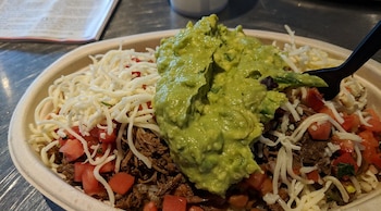 El menú de Chipotle permanece completamente personalizable, permitiendo que los clientes ajusten la cantidad de cualquier ingrediente (Tripadvisor)