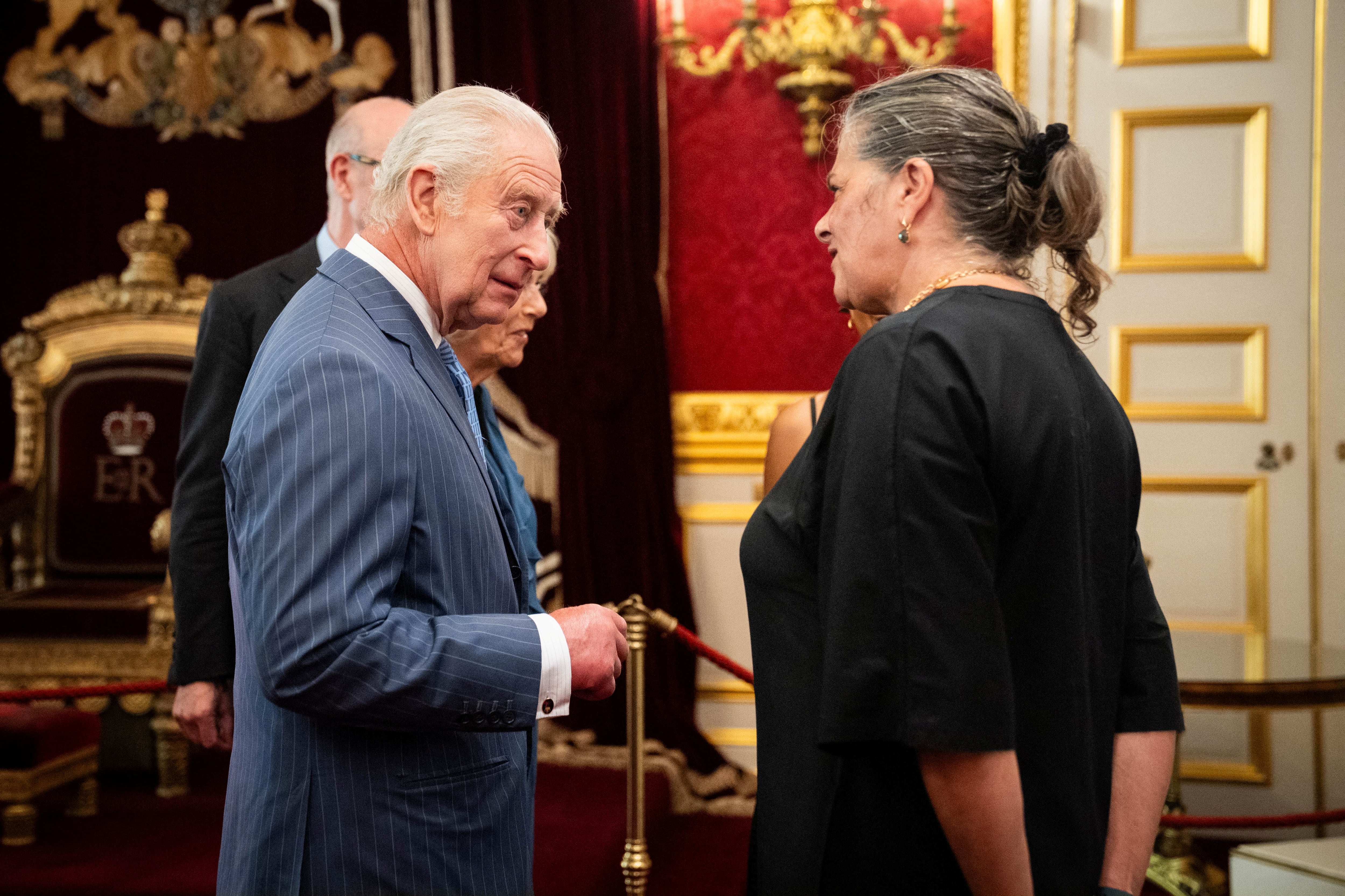 Tracey Emin, con el rey Carlos, en 2025. (James Manning/Pool via REUTERS)