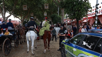 Un detenido por presunta agresión sexual en la Feria con cuatro agentes heridos durante el arresto