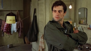 La icónica escena que Robert De Niro improvisó en ‘Taxy Driver’