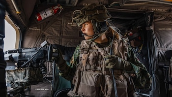 La princesa Amalia de Holanda termina su breve formación militar en la Real Fuerza Aérea con rifle en mano: ya se prepara para la Marina Real