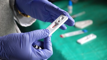 Un hombre logra la remisión