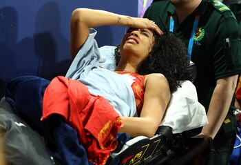 María Vicente al abandonar lesionada