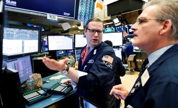 Corredores en la Bolsa de Nueva York (EFE/Justin Lane/Archivo)