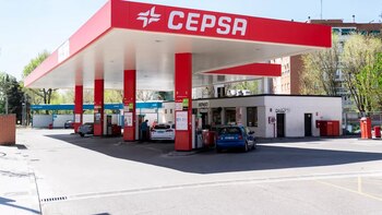 Una mujer da a luz en una gasolinera de Navarra: madre e hija están en buen estado