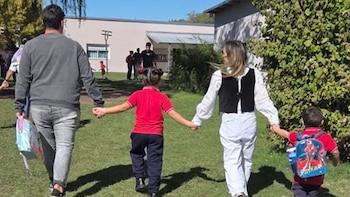 “Queremos a los cinco”: adoptaron a tres hermanos y necesitan dinero para ampliar la casa y sumar a dos varones más
