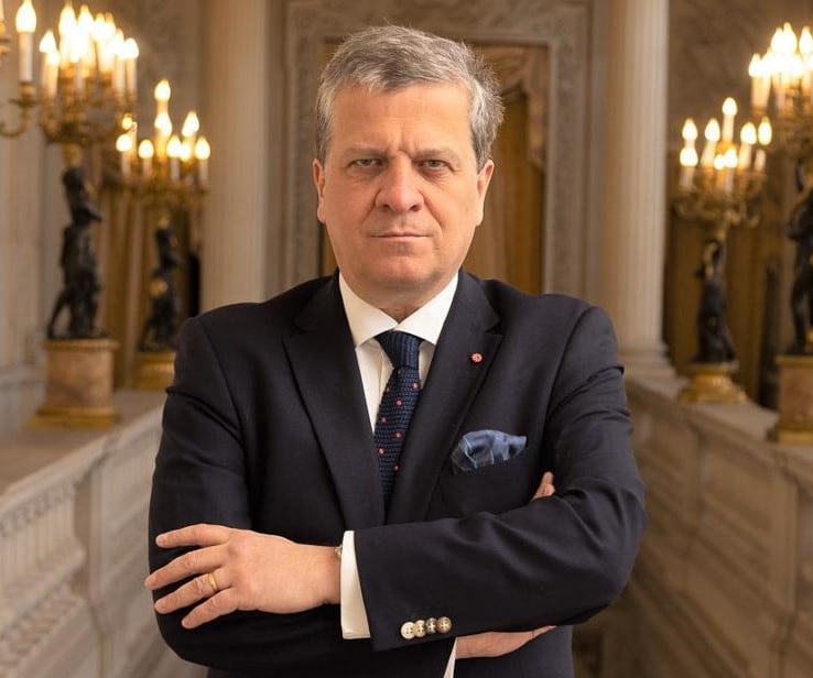 El embajador de Polonia en Francia, un exdiputado ultra y un banquero, detenidos por tráfico de títulos universitarios falsos