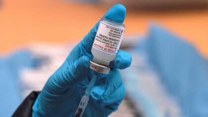 La Comisión Europea detiene la comercialización de la vacuna de AstraZeneca contra el covid
