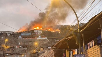 Primeras hipótesis del incendio en Independencia apuntan a riña familiar como detonante del siniestro en almacén de llantas