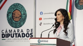 Kenia López Rabadán fija postura: