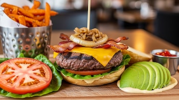 Hamburguesa sin pan: la versión fresca que conquista por su sabor y practicidad