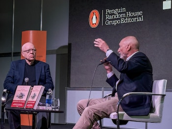 Arturo Pérez-Reverte presenta su novela 'Misión en París' y dialoga sobre los dilemas éticos y políticos de la Europa contemporánea en La Rural - (Fundación El Libro)