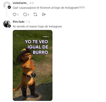Captura de pantalla de Instagram con dos comentarios y un meme del Gato con Botas de Shrek 2. El meme tiene el texto YO TE VEO IGUAL DE BURRO