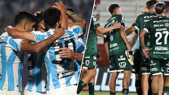 Pantalla dividida con dos agrupamientos de futbolistas. Un grupo con camisetas celestes y blancas. Otro grupo con camisetas verdes oscuras. Campo de juego