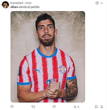 Captura de pantalla de un tuit que muestra un video con dos hombres conversando, uno con chaqueta verde y azul, el otro con chaqueta marrón