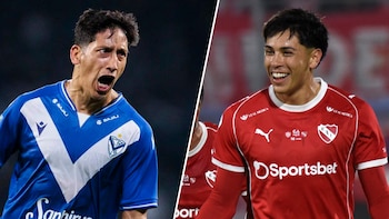 Dos futbolistas. Un hombre con camiseta de Vélez Sarsfield y boca abierta. Otro hombre con camiseta de Independiente y sonrisa en el rostro