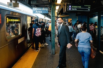 Zohran Mamdani hace campaña en