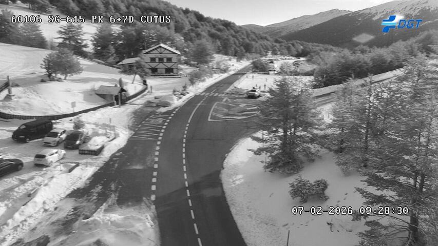 La DGT corta los accesos al puerto de Navacerrada por la previsión de fuertes nevadas. (DGT)