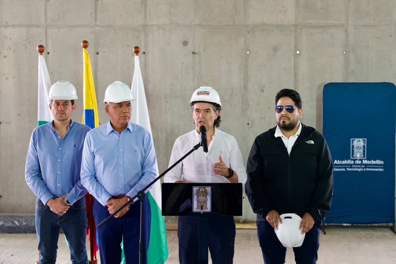 Medellín contará con el C5i, un centro de operaciones destinado a coordinar acciones contra las organizaciones criminales, desarrollar labores de inteligencia y realizar seguimiento a las operaciones financieras relacionadas con el lavado de activos - crédito @FicoGutierrez/X