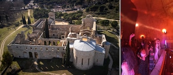 El monasterio de Pelayos. A la derecha, un fragmento de una boda con concierto celebrada en su interior