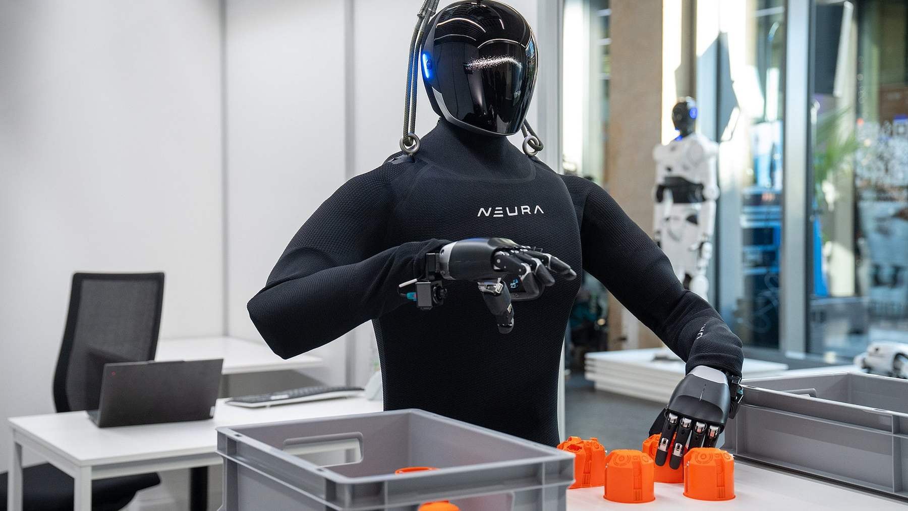 Alemania estrena su primer ‘gimnasio’ para robots humanoides: 48 celdas y una nueva generación del 4NE1