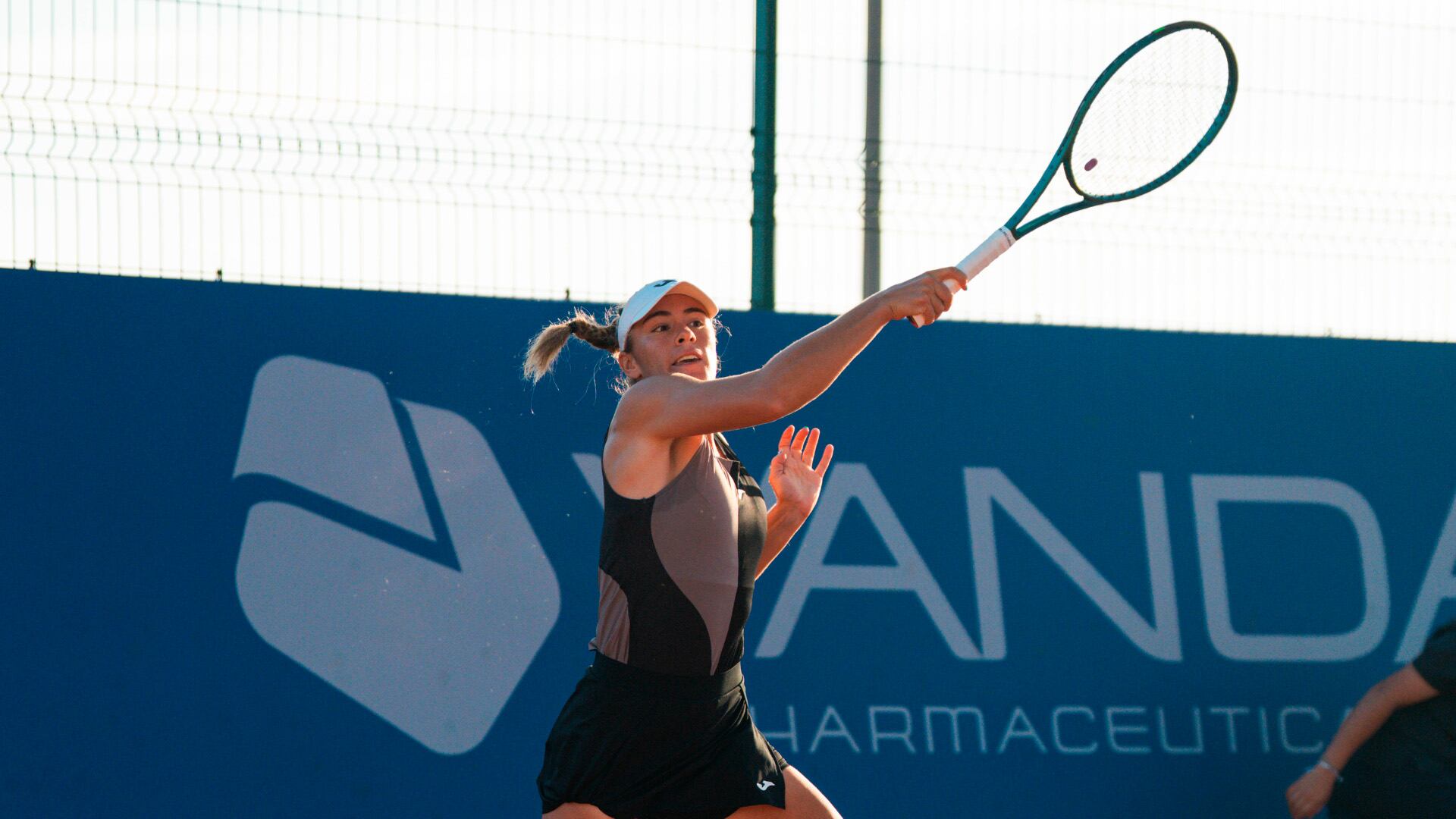 La argentina Solana Sierra se consagró campeona del WTA 125 de Mallorca al derrotar en la final a la serbia Lola Radivojevic (Crédito: Mallorca Women's Championships)