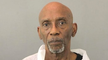 Un hombre de 75 años