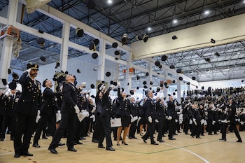 Nuevos policías en la ceremonia de graduación en la Escuela Naciona de Ávila (Rafael Bastante / Europa Press)