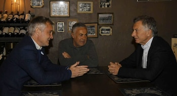 De izquierda a derecha, Fernando De Andreis, Alfredo Cornejo y Mauricio Macri
