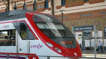 Más de 9.000 candidatos se presentan este sábado a las pruebas de acceso para operador comercial de Renfe