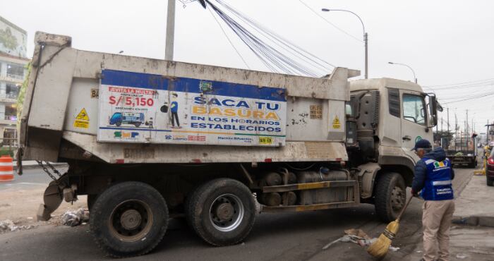 Vecinos de San Martín de Porres denuncian la acumulación de basura y piden una solución urgente tras la suspensión del servicio de limpieza pública. (Gob.pe)