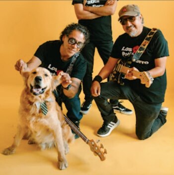 El trío canta canciones infantiles