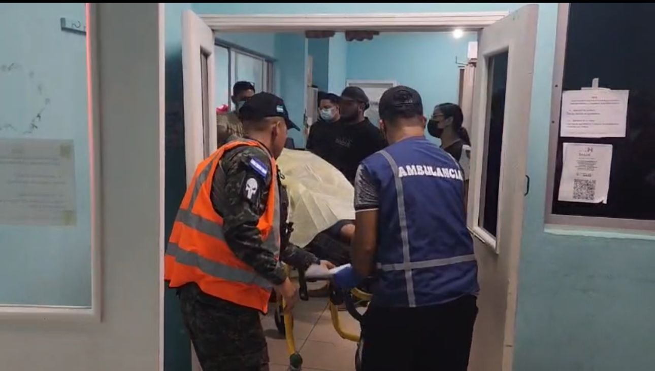 La tragedia incrementa la cifra de muertes en accidentes durante Semana Santa. Testigos relatan que el impacto fue repentino y de gran magnitud. (Foto: Redes sociales)