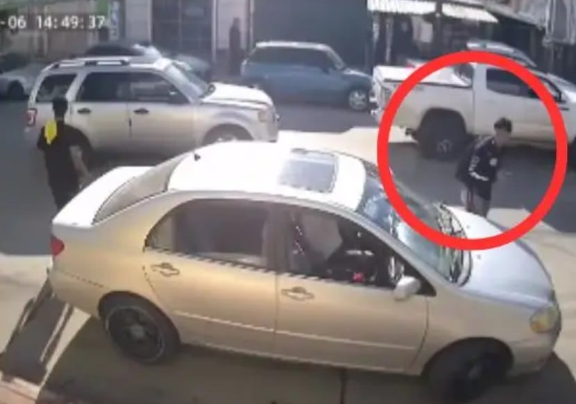 Testigos desmintieron al conductor y confirmaron que lo empujó deliberadamente.