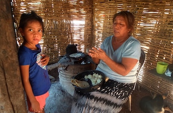 Una mujer de la tribu