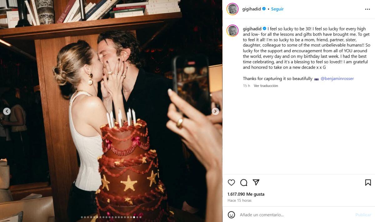 La modelo publicó una imagen junto a Cooper frente a un pastel de tres pisos, confirmando públicamente su vínculo con el actor (Instagram/@gigihadid)
