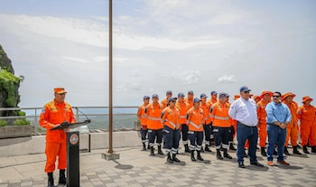 Personal de Protección Civil y autoridades presentan el balance preliminar del Plan Vacación 2026 en El Salvador, con énfasis en la reducción de accidentes viales y el incremento de emergencias por incendios (Cortesía: Secretaría de Prensa).