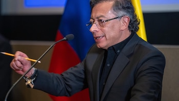Petro confirma que dio la orden de bombardear un campamento del ELN con el respaldo de Venezuela
